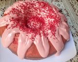 Foto del paso 5 de la receta: Bizcochuelo Volcán Rosa con Cobertura Danonino /Bolo de Morango Vulcão com creme de Danoninho