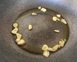 Foto del paso 3 de la receta Medallón de solomillo de pavo con champiñón al ajillo