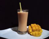 A picture of step 4 of Mango strawberry yogurt smoothie.