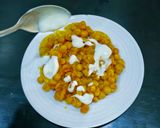 A picture of step 5 of White Matar Papdi Chaat.