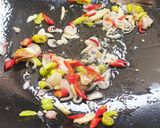 Foto langkah ke 2 dari resep Ikan Tongkol Pedas Manis.