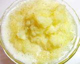A picture of step 1 of Apple and Kiwi Honey Jam.