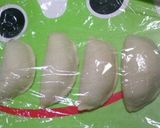 A picture of step 4 of Grilled Curry Bread.