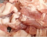 A picture of step 2 of Stir Fried Pork and Onion with Gochujang.