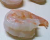A picture of step 1 of Savoury Prawns Coated in Chili Sauce.