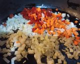 Foto del paso 1 de la receta: Fideos tirabuzón con salsa de choritos