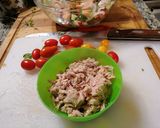 A picture of step 4 of Crunchy Tuna Panzanella.