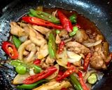 รูปขั้นตอนการทำที่ 4 ของ ไก่ผัดน้ำพริกเผา