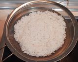 Foto del paso 1 de la receta: Arroz con curry, pollo y pasas