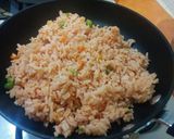 A picture of step 1 of Scrambled rancheros' eggs over rice.