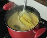 Foto langkah ke 6 dari resep Bihun Ayam Kuah Laksa Devina Hermawan.