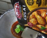 Foto langkah ke 2 dari resep Gulai ayam telur kentang instan.