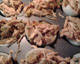 A picture of step 5 of Chicken onion cups.