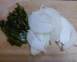 A picture of step 1 of Shrimp and Green Pepper Ketchup Stir-Fry.