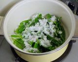 A picture of step 4 of Sorrel Jam.