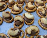A picture of step 4 of Cashew Rolo Chocolate Pretzels.