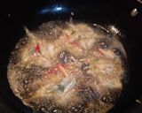 Foto langkah ke 3 dari resep Teri goreng telur.