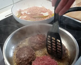 A picture of step 4 of Bacon Cheeseburger.