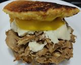 Foto del paso 8 de la receta: Sandwich🥯de pollo🍗bbq, queso🧀y miel mostaza🍯🥪🥯