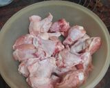 Foto del paso 1 de la receta: Jamoncitos de pollo sabrosos con papas arrugas y ensalada