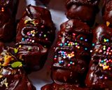 चॉकलेट बिस्कुट रोल (Chocolate biscuit roll recipe in hindi) रेसिपी चरण 4 फोटो