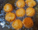 Foto langkah ke 3 dari resep Fried Shrimp Ball.