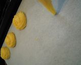 A picture of step 9 of Crispy Bear Cream Puffs.