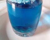 A picture of step 2 of Cinnamon blue fizz.
