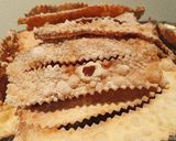Foto del passaggio 7 della ricetta Chiacchere (o Frappe) di Carnevale