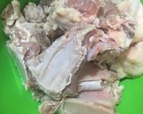 Foto langkah ke 1 dari resep Sop daging tulang iga.