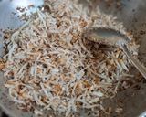 A picture of step 1 of Dry coconut and lasun chutney.