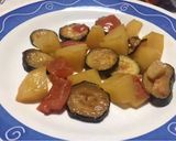 Foto del passaggio 4 della ricetta Zucchine con patate in padella
