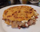Foto del paso 12 de la receta: Arepa🫓con🧀🍯chori-queso🥯🥓🧅