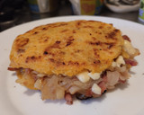 Foto del paso 12 de la receta: Arepa🫓con🧀🍯chori-queso🥯🥓🧅