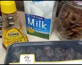 A picture of step 1 of Date fig and chocolate milkshake.