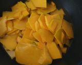 รูปขั้นตอนการทำที่ 1 ของ ฟักทองผัดไข่