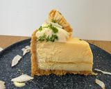 A picture of step 59 of Piña colada cheesecake (with a pineapple insert inside the cheesecake).