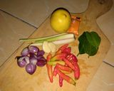 Foto langkah ke 1 dari resep Ayam goreng sambel matah.
