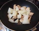 A picture of step 5 of Simmered Chicken & Daikon Radish.