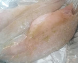 Foto del paso 3 de la receta: Lubina en salsa de pimienta verde