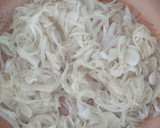 Foto del paso 1 de la receta: Calamares pequeños encebollados