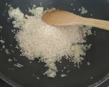 Une image de l'étape 1 de Risotto tomate lait de coco.