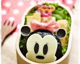A picture of step 8 of Mickey and Minnie Onigiri Character Bento.
