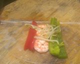 Foto langkah ke 4 dari resep Vietnam spring roll isian udang rebus.