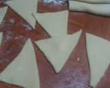 Foto del paso 3 de la receta: Medialunas dulce de manteca (Mv)