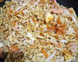 Foto langkah ke 6 dari resep Mie Goreng Pedas.