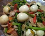 Foto langkah ke 11 dari resep Kangkung Cah Telur Puyuh Bakso.
