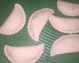 A picture of step 3 of Meethay Samosay (Gujiya).
