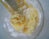 A picture of step 2 of Crispy Bear Cream Puffs.