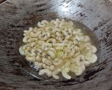 Foto langkah ke 2 dari resep Kacang Mede Goreng Bawang Putih.